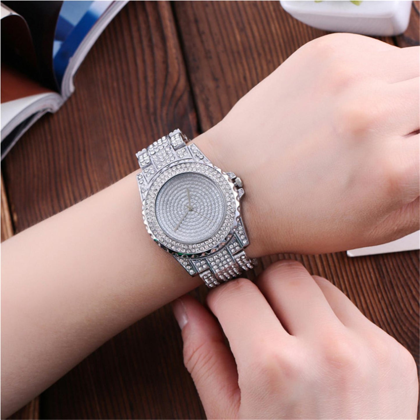 Luxury diamond-studded steel band watch high end fashion Couple watches quartz watch factory wholesale HIP HOP Wrist Watches