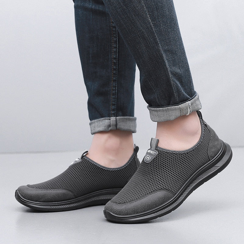 Breathable Men Loafers Slip-on Mens Driving Shoes Summer Causal Shoes New Men&#39;s Peas Shoes With Hole British Sneakers for Man