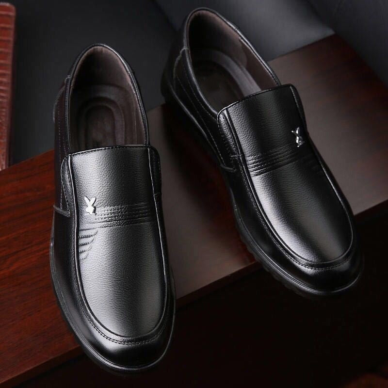 New Men's Leather Shoes Business Casual Patent Leather Shoe Breathable Soft Bottom Middle-Aged and Elderly Dad Dress Shoes Men