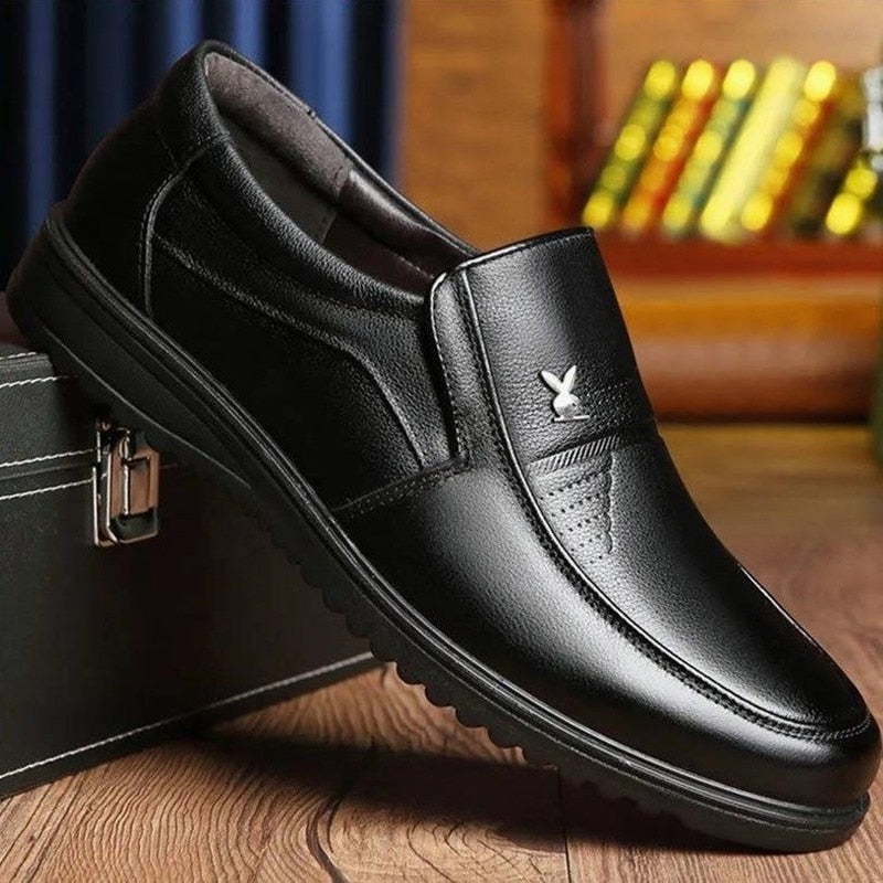 New Men's Leather Shoes Business Casual Patent Leather Shoe Breathable Soft Bottom Middle-Aged and Elderly Dad Dress Shoes Men