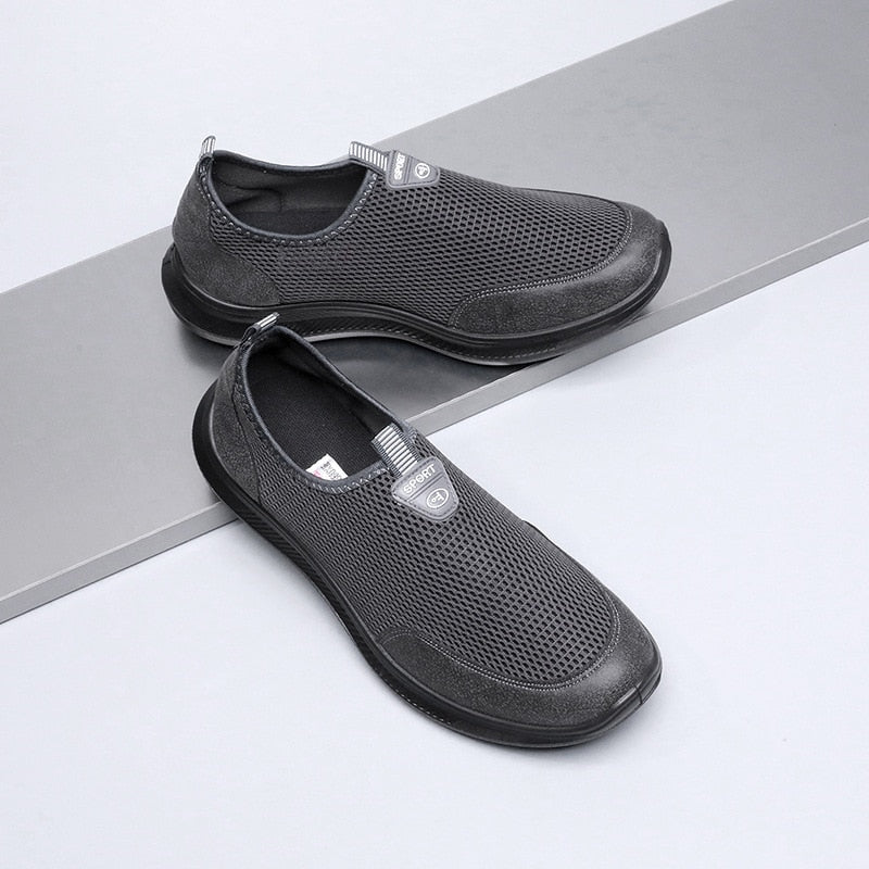 Breathable Men Loafers Slip-on Mens Driving Shoes Summer Causal Shoes New Men&#39;s Peas Shoes With Hole British Sneakers for Man